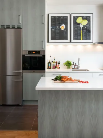 Ett målat kök i kulören Aska