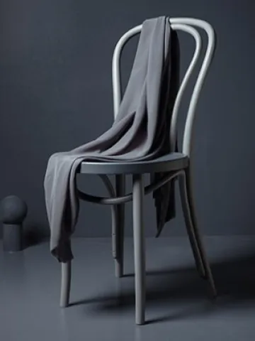 Inspiration att måla om möblerna, väggen och stolsryggen är målad i sotare, benen är målade i Grådis.