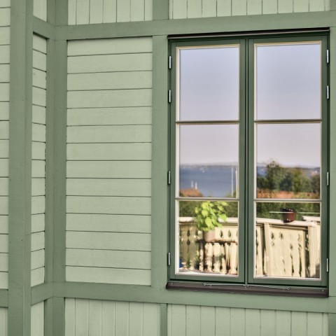 Färg från Alcro till fönster och dörrar