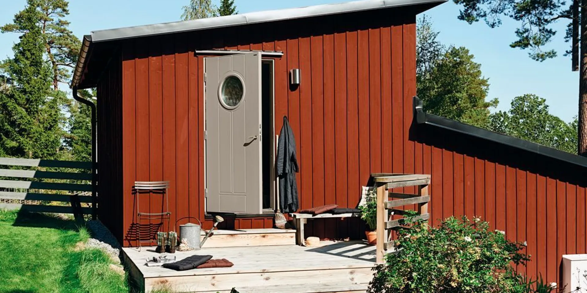 Röd fasad Alcro