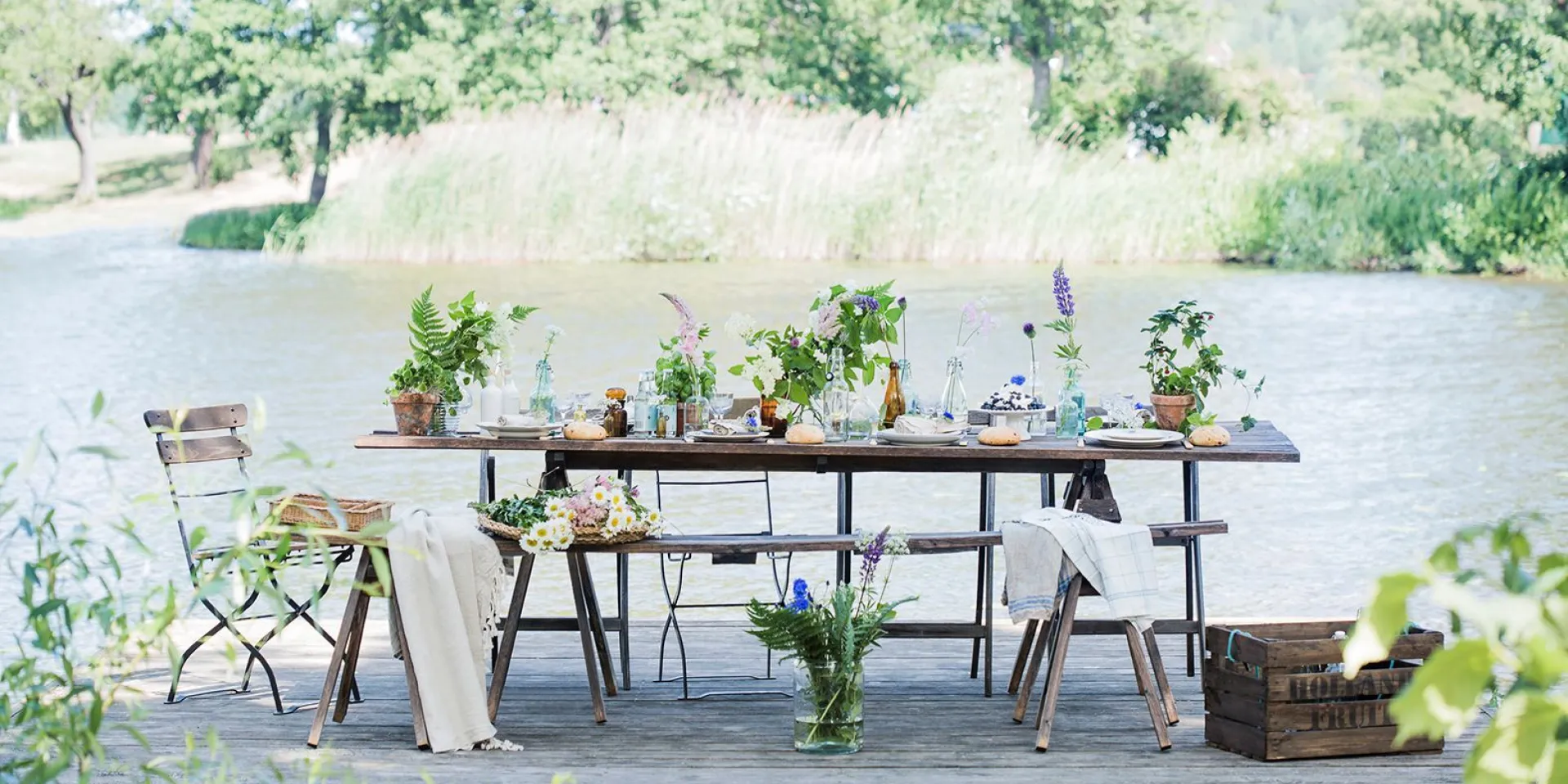 Inspiration att duka upp inför midsommar och måla om möblerna i träolja