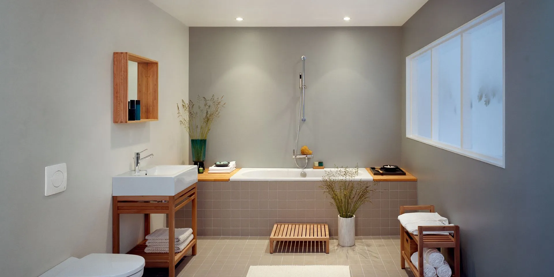 Kaklat badrum med badkar