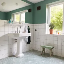 Badrum målat i gröna kulören Sommarlöv