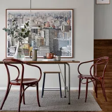 Matrum och stolar målat i grandpa samarbetet i kulörerna Vallgatan, Södermannagatan och Gamla Brogatan