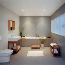 Kaklat badrum med badkar